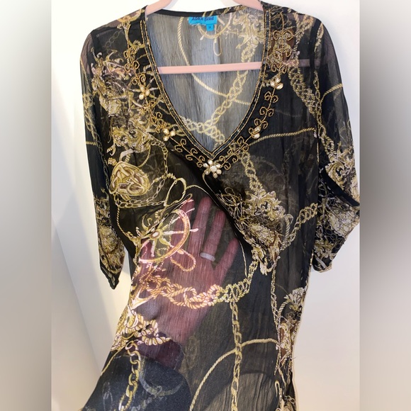 Beach cover up - Picture 2 of 3